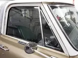 16 things every car had in the 1970s that you rarely see today