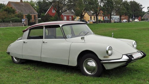10 vintage cars that were designed to stand out