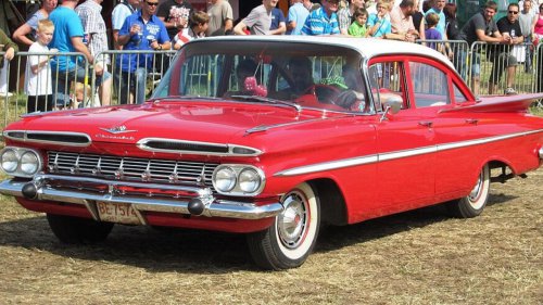1959 Ford Fairlane vs 1959 Chevrolet Biscayne: One faded faster than expected