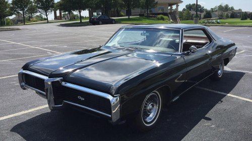 1968 Ford Torino GT and 1968 Pontiac Grand Prix went head to head in style and performance