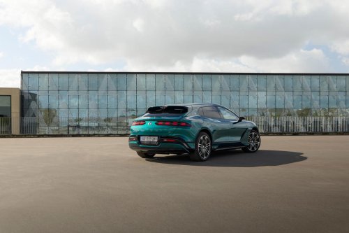 BYD desata su artillería pesada en Europa: el nuevo Denza Z9GT es un 'shooting brake' de 100.000 euros que se carga en 9 minutos