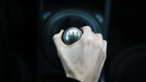6 beginner tips to learn manual transmission shifting