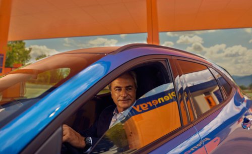 ¿Quieres ser copiloto de Carlos Sainz? Con un repostaje en esta gasolinera puedes conseguirlo