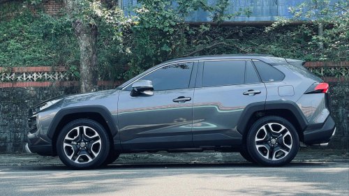 10 reasons a RAV4 is still a smart choice &amp; 10 reasons you should forget about it