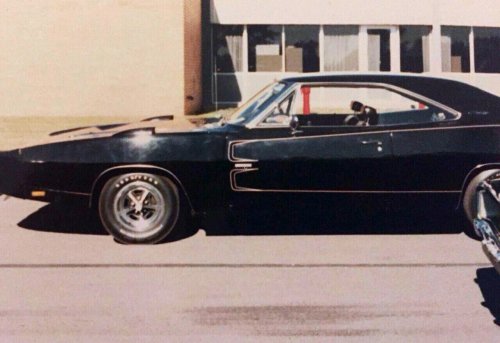 17 light ’em up photos of vintage muscle cars