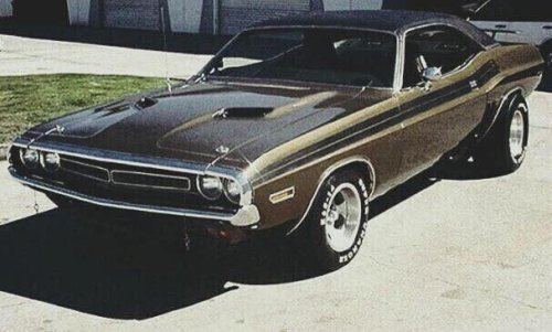 Muscle Cars, 17 light ’em up photos of vintage muscle cars