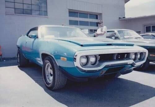 17 light ’em up photos of vintage muscle cars