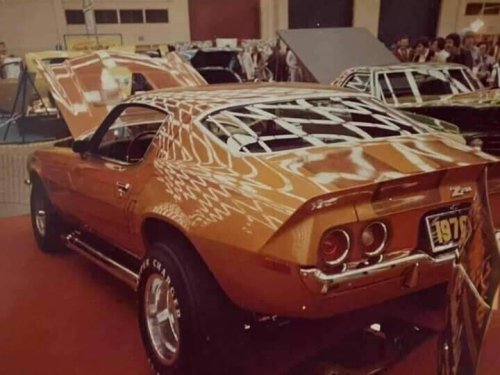 17 light ’em up photos of vintage muscle cars