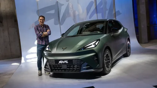 Ya me he subido en el nuevo Cupra Raval y te aviso: "Este coche eléctrico urbano con un precio de 26.900 euros va a llenar las ciudades de Europa"