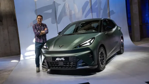 Ya me he subido en el nuevo Cupra Raval y te aviso: "Este coche eléctrico urbano con un precio de 26.900 euros va a llenar las ciudades de Europa"