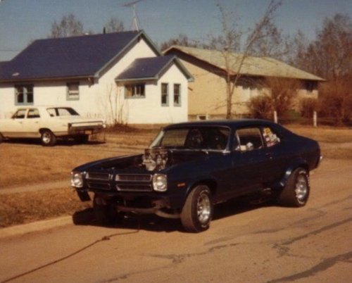 20 vintage muscle cars lighting 'em up like they used to