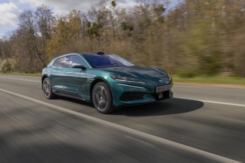 Denza irrumpe en Europa: así son sus nuevos eléctricos premium que desafían a Tesla y Mercedes