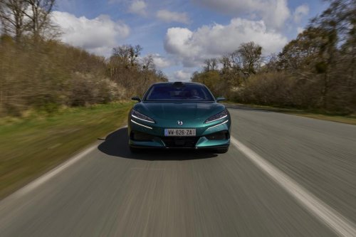 Denza irrumpe en Europa: así son sus nuevos eléctricos premium que desafían a Tesla y Mercedes
