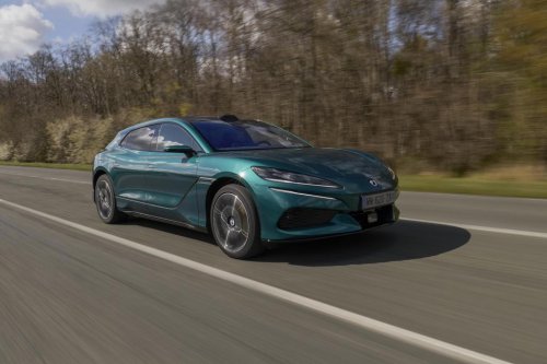 Denza irrumpe en Europa: así son sus nuevos eléctricos premium que desafían a Tesla y Mercedes