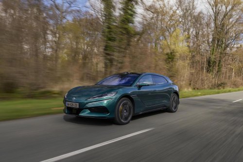 Denza irrumpe en Europa: así son sus nuevos eléctricos premium que desafían a Tesla y Mercedes