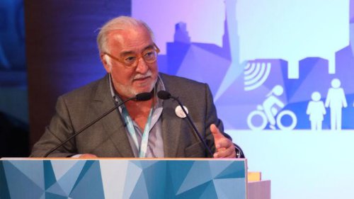 Pere Navarro quiere acabar con el coche diésel, pero el jefe de la DGT sigue usando uno