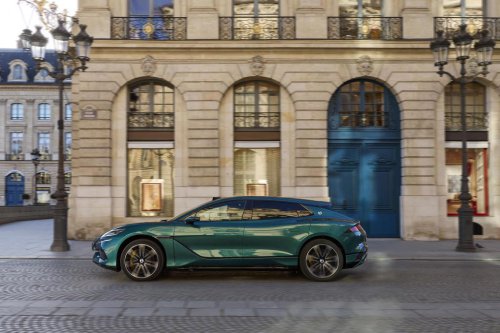 Denza irrumpe en Europa: así son sus nuevos eléctricos premium que desafían a Tesla y Mercedes