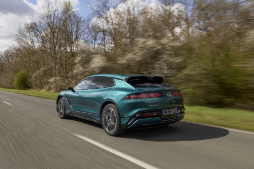 Denza irrumpe en Europa: así son sus nuevos eléctricos premium que desafían a Tesla y Mercedes