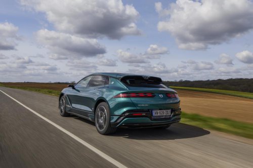 Denza irrumpe en Europa: así son sus nuevos eléctricos premium que desafían a Tesla y Mercedes