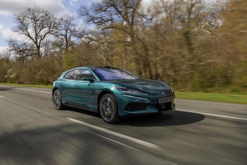 Denza irrumpe en Europa: así son sus nuevos eléctricos premium que desafían a Tesla y Mercedes