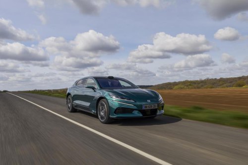 Denza irrumpe en Europa: así son sus nuevos eléctricos premium que desafían a Tesla y Mercedes