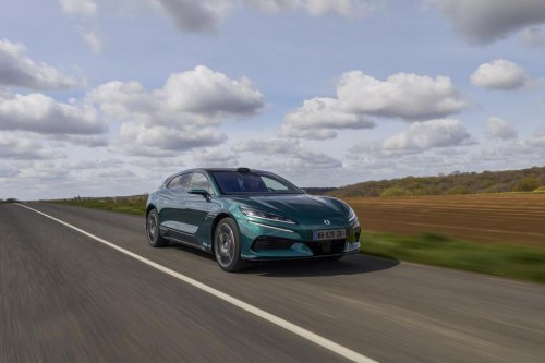 Denza irrumpe en Europa: así son sus nuevos eléctricos premium que desafían a Tesla y Mercedes