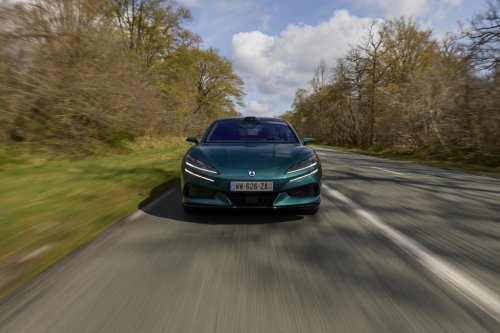 Denza irrumpe en Europa: así son sus nuevos eléctricos premium que desafían a Tesla y Mercedes