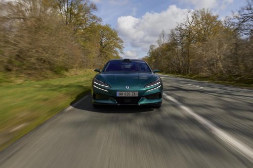 Denza irrumpe en Europa: así son sus nuevos eléctricos premium que desafían a Tesla y Mercedes
