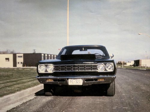 20 vintage muscle cars lighting 'em up like they used to