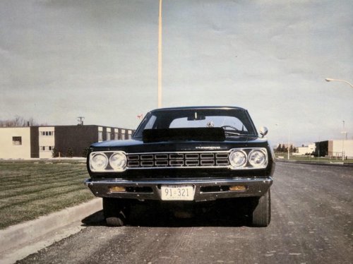 20 vintage muscle cars lighting 'em up like they used to