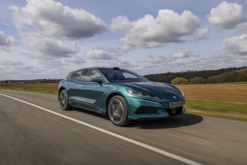 Denza irrumpe en Europa: así son sus nuevos eléctricos premium que desafían a Tesla y Mercedes