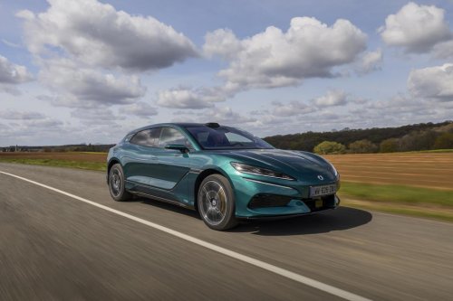 Denza irrumpe en Europa: así son sus nuevos eléctricos premium que desafían a Tesla y Mercedes