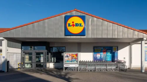 Aviso a navegantes: el próximo 15 de mayo llegará a Lidl la mejor sombrilla para hacer frente a un verano que traerá olas de calor