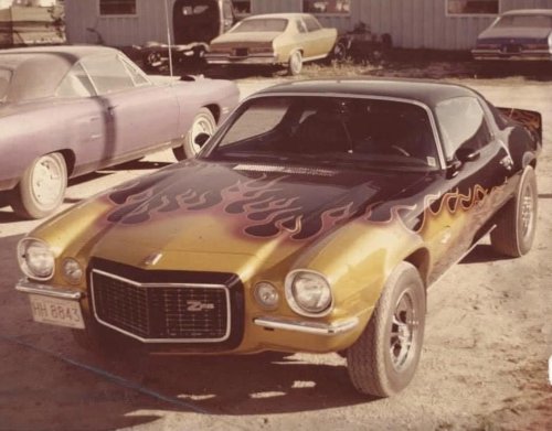 20 vintage muscle cars lighting 'em up like they used to