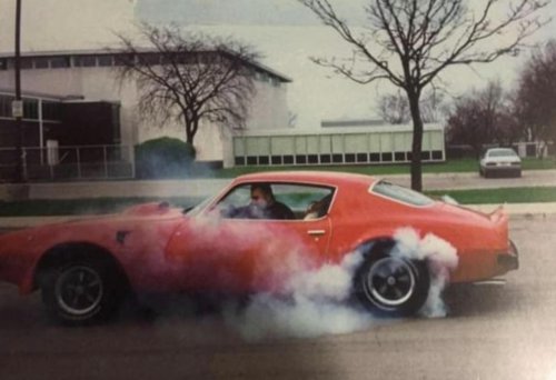20 vintage muscle cars lighting 'em up like they used to