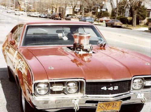 20 vintage muscle cars lighting 'em up like they used to