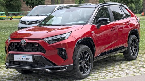 10 reasons a RAV4 is still a smart choice &amp; 10 reasons you should forget about it