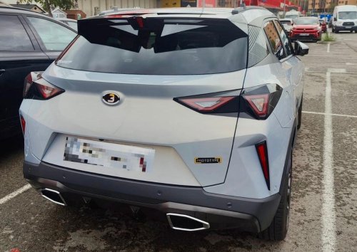 He visto este misterioso SUV con un logotipo desconocido en un centro comercial: ¿de qué coche se trata?