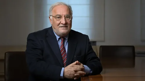 La DGT dice una cosa y Pere Navarro, director general de Tráfico, hace otra: estos son los tres coches que usa para moverse y uno es diésel