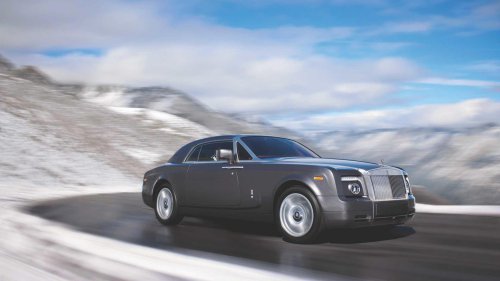 An early 2000s Rolls-Royce Phantom now costs the same as a new Genesis G90