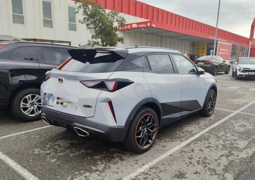 He visto este misterioso SUV con un logotipo desconocido en un centro comercial: ¿de qué coche se trata?