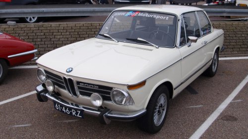 1971 BMW 2002 vs 1971 Opel Kadett, one still gets respect today
