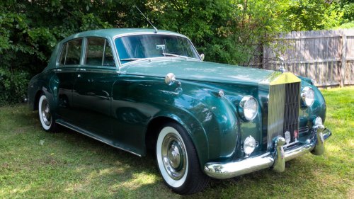 1959 Rolls-Royce Silver Cloud vs 1959 Bentley S2 — one carries a stronger legacy