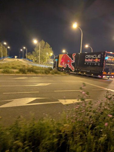 Red Bull F1 se cuela en el metro de Madrid camino al 'MadRing'