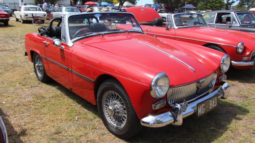 1965 Austin Healey Sprite vs 1965 MG Midget: one is easier to live with