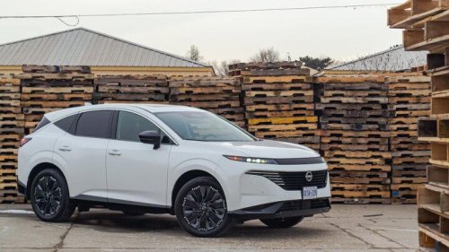 Nissan, Toyota, Toyota Crown, Nissan Murano vs Toyota Crown Signia comparison