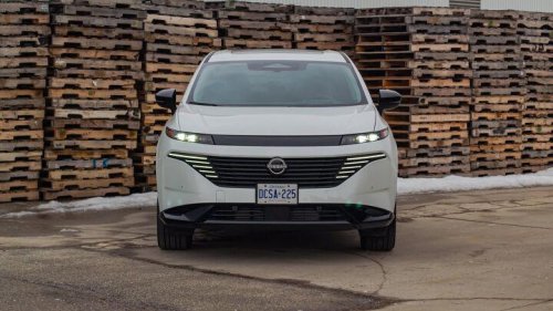 Nissan Murano vs Toyota Crown Signia comparison