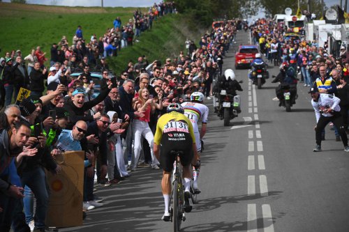 Cuando Pogacar pinchó, le dije a Lampaert: «las motos nos meterán de nuevo en el grupo»