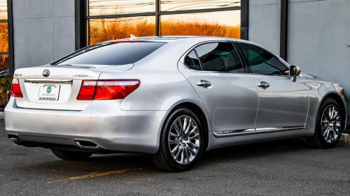 Lexus LS600h review: World's first V8 hybrid sleeper under $8K