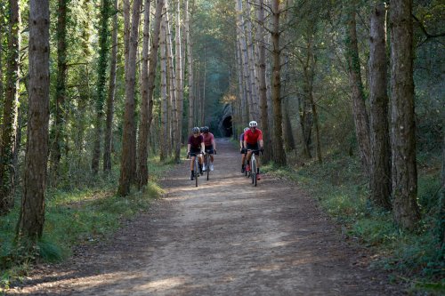 Nace en el Prepirineo catalán una nueva ruta de bikepacking entre minas, colonias textiles y montaña